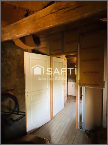 Maison en pierre de 105m² d'habitation et 90 m² supplémentaires à créer.