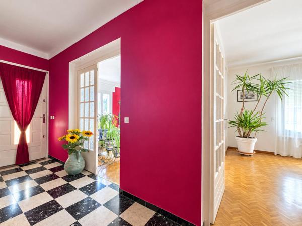 Villa 4 faces de 174m2 - 4 chambres avec garage et jardin