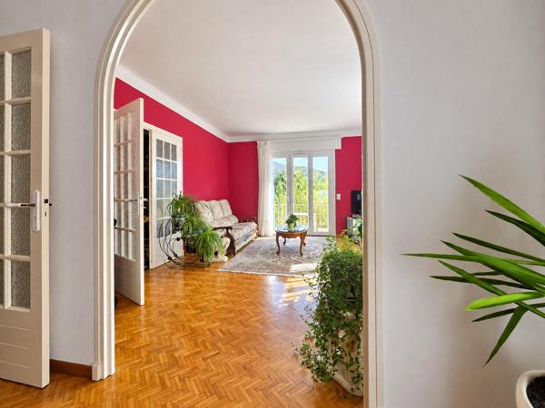 Villa 4 faces de 174m2 - 4 chambres avec garage et jardin