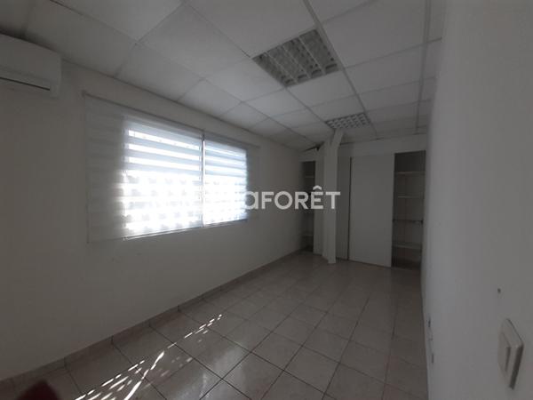Achat bureau Baie-Mahault - 49 m² - 183 836 €