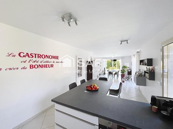 Grande maison familiale avec vie de plain-pied / 4 chambres / jardin /garage /piscine