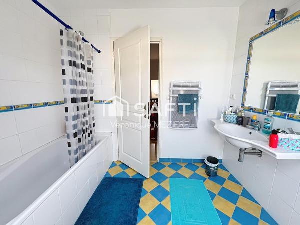 Grande maison familiale avec vie de plain-pied / 4 chambres / jardin /garage /piscine