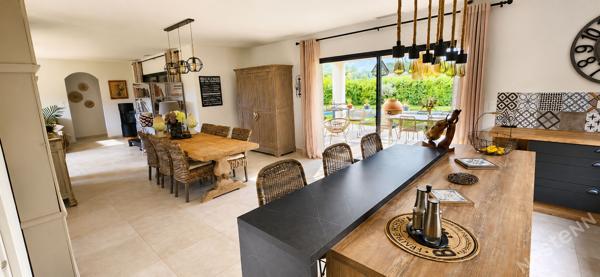 Propriété moderne avec piscine, garage, carport et T2 !