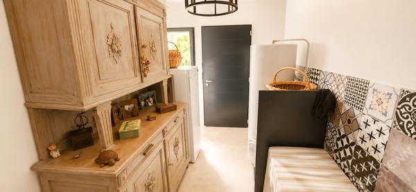 Propriété moderne avec piscine, garage, carport et T2 !