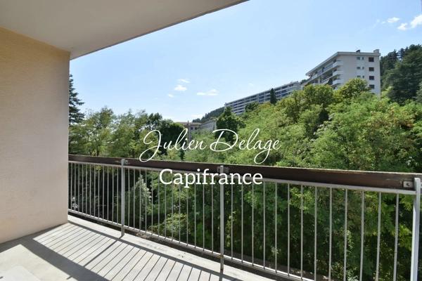 Appartement T3 traversant à rénover avec balcon, cave et parking privatif