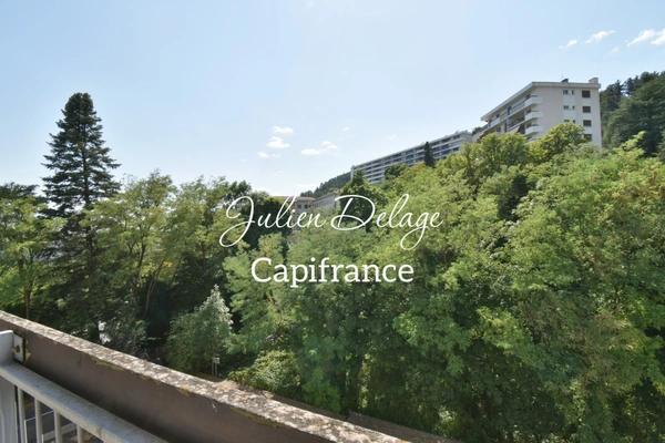 Appartement T3 traversant à rénover avec balcon, cave et parking privatif