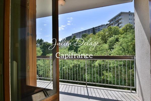 Appartement T3 traversant à rénover avec balcon, cave et parking privatif