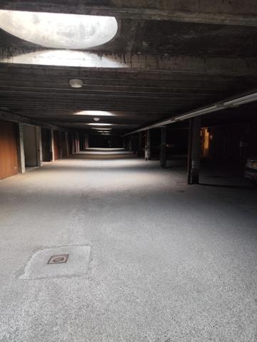 Appartement T3 traversant à rénover avec balcon, cave et parking privatif