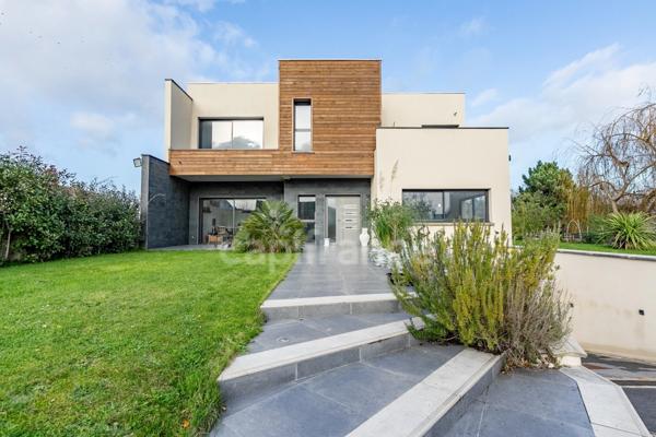 Maison à vendre 12 pièces SOISSONS (02)