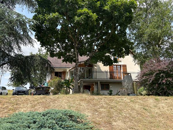Maison 160m2, dépendances, 1,58ha