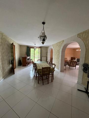 Maison 160m2, dépendances, 1,58ha