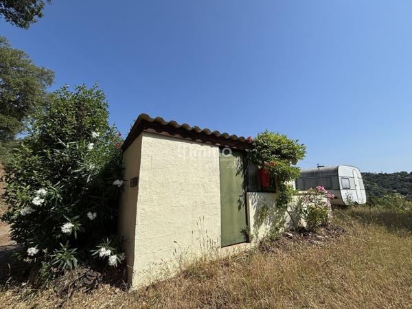 Mobilhome à rénover sur terrain de 210 m2 environ