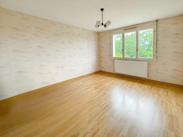 Maison sur sous-sol avec vue sur l'Evre