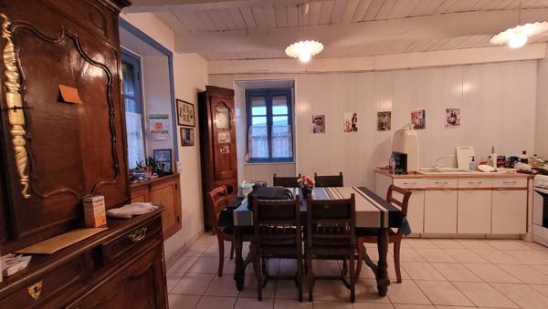 À Vendre – Maison en Pierre dans le Bourg de Lanfains, Proche de Quintin (22)