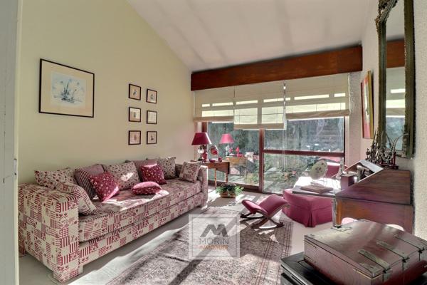MERIGNAC proche du centre et du tram, à vendre maison avec 5 chambres, garage, piscine et jardin arboré