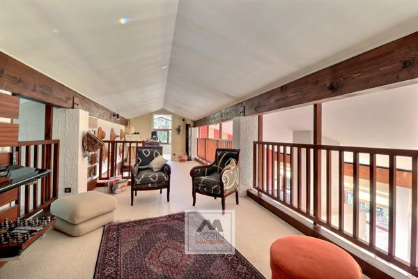 MERIGNAC proche du centre et du tram, à vendre maison avec 5 chambres, garage, piscine et jardin arboré