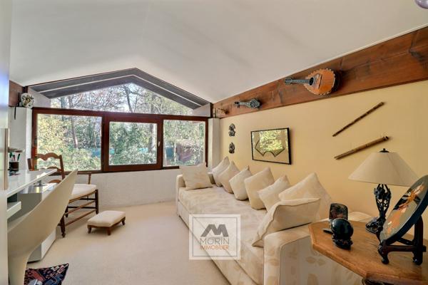 MERIGNAC proche du centre et du tram, à vendre maison avec 5 chambres, garage, piscine et jardin arboré