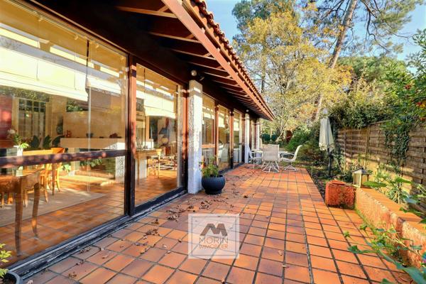 MERIGNAC proche du centre et du tram, à vendre maison avec 5 chambres, garage, piscine et jardin arboré