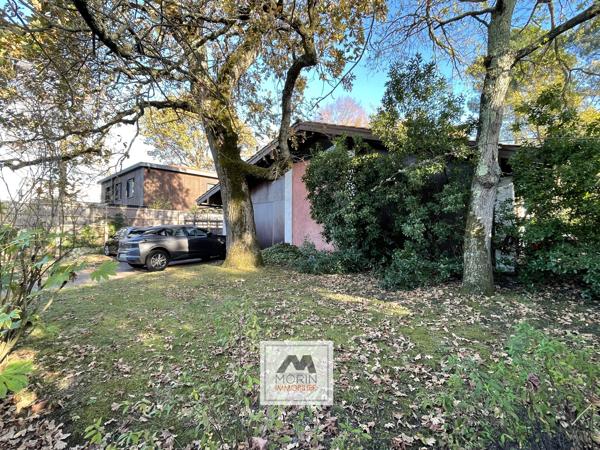 MERIGNAC proche du centre et du tram, à vendre maison avec 5 chambres, garage, piscine et jardin arboré