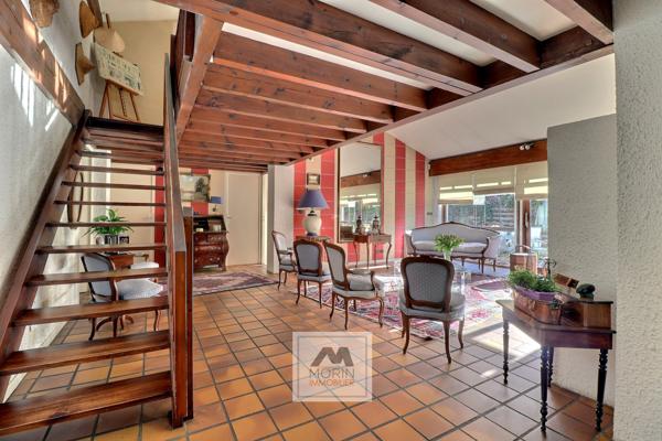 MERIGNAC proche du centre et du tram, à vendre maison avec 5 chambres, garage, piscine et jardin arboré