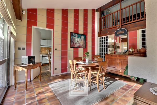 MERIGNAC proche du centre et du tram, à vendre maison avec 5 chambres, garage, piscine et jardin arboré