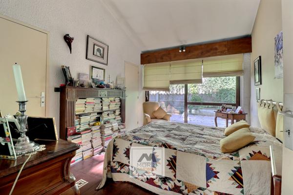 MERIGNAC proche du centre et du tram, à vendre maison avec 5 chambres, garage, piscine et jardin arboré