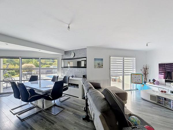 Lorient,  Belle maison familiale avec piscine et grand jardin plein sud