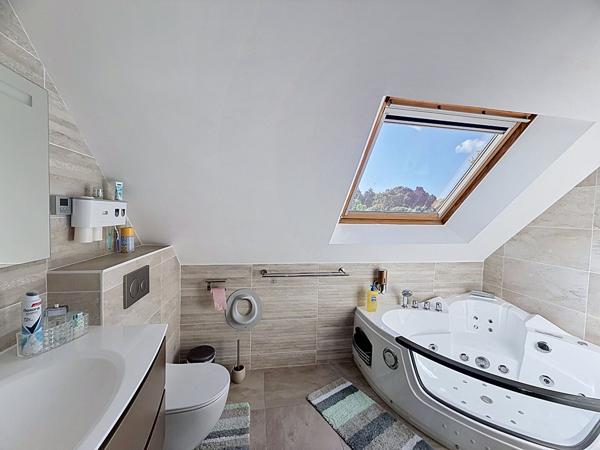 Lorient,  Belle maison familiale avec piscine et grand jardin plein sud