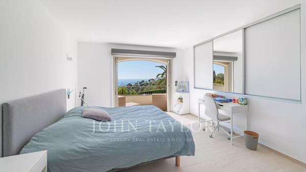 Superbe villa moderne à Super Cannes