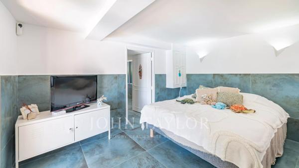 Superbe villa moderne à Super Cannes
