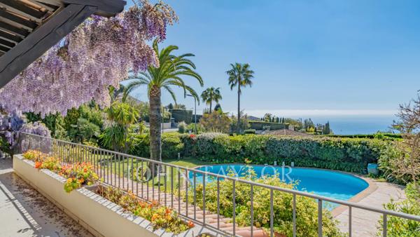 Superbe villa moderne à Super Cannes