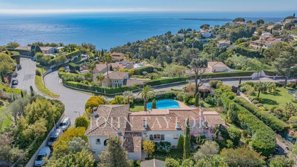 Superbe villa moderne à Super Cannes
