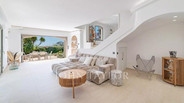 Superbe villa moderne à Super Cannes