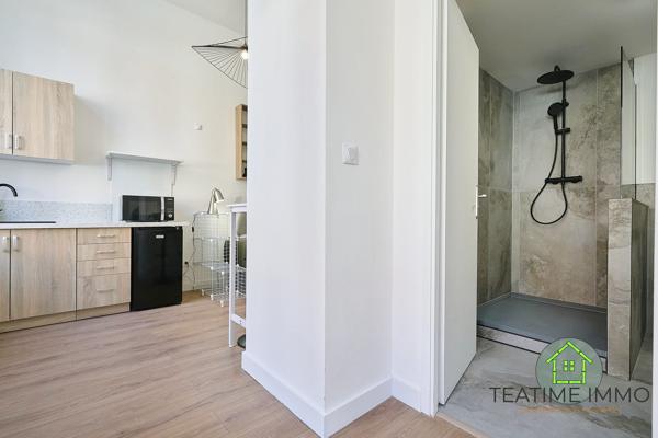 Immeuble de rapport entièrement rénové – 480 m² – 5 logements meublés et entrepôt loué – Rentabilité brute de 9 %