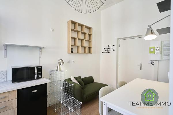 Immeuble de rapport entièrement rénové – 480 m² – 5 logements meublés et entrepôt loué – Rentabilité brute de 9 %