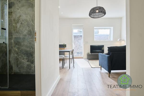 Immeuble de rapport entièrement rénové – 480 m² – 5 logements meublés et entrepôt loué – Rentabilité brute de 9 %