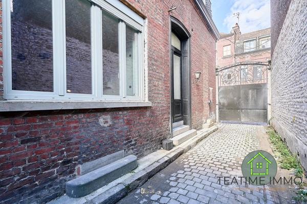 Immeuble de rapport entièrement rénové – 480 m² – 5 logements meublés et entrepôt loué – Rentabilité brute de 9 %