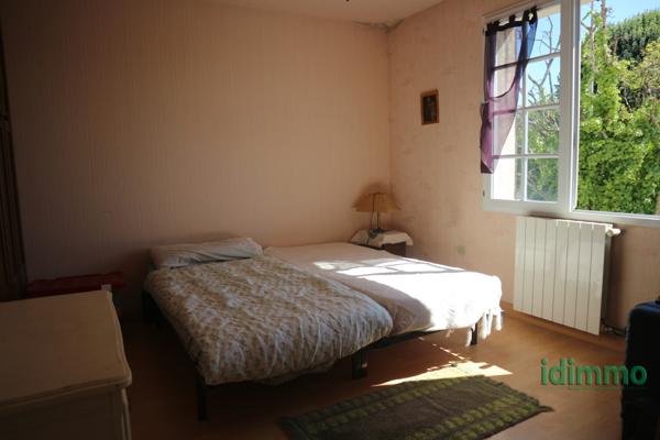 BELLE MAISON DE CONSTRUCTION TRADITIONNELLE DE 100 M2 SUR UN TERRAIN CLOS DE 1000 M2 . AU CENTRE DE LA JARRIE. La Jarrie (17220)