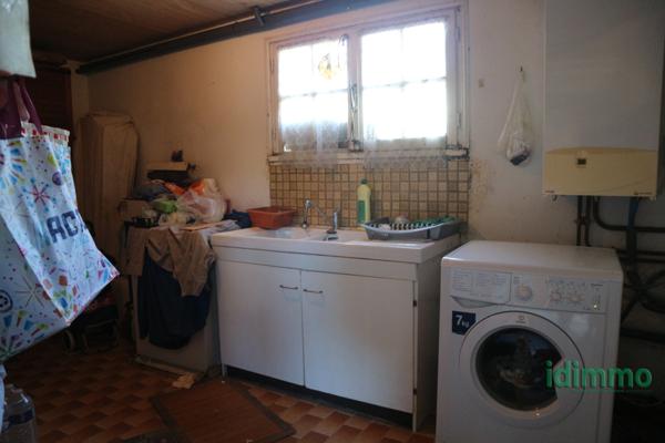 BELLE MAISON DE CONSTRUCTION TRADITIONNELLE DE 100 M2 SUR UN TERRAIN CLOS DE 1000 M2 . AU CENTRE DE LA JARRIE. La Jarrie (17220)