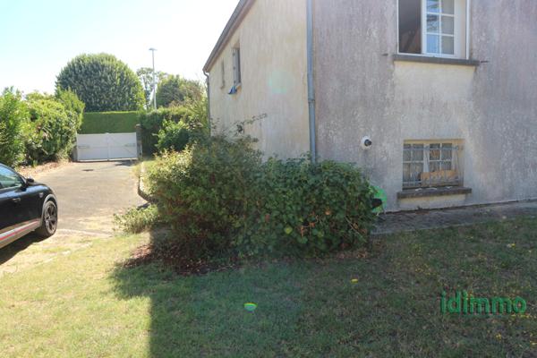 BELLE MAISON DE CONSTRUCTION TRADITIONNELLE DE 100 M2 SUR UN TERRAIN CLOS DE 1000 M2 . AU CENTRE DE LA JARRIE. La Jarrie (17220)