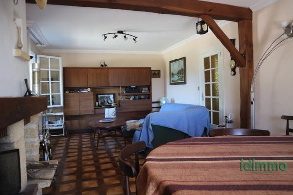 BELLE MAISON DE CONSTRUCTION TRADITIONNELLE DE 100 M2 SUR UN TERRAIN CLOS DE 1000 M2 . AU CENTRE DE LA JARRIE. La Jarrie (17220)