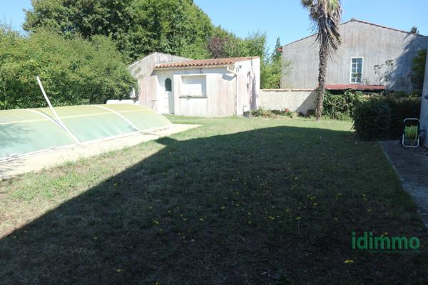 BELLE MAISON DE CONSTRUCTION TRADITIONNELLE DE 100 M2 SUR UN TERRAIN CLOS DE 1000 M2 . AU CENTRE DE LA JARRIE. La Jarrie (17220)
