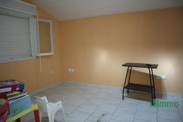 BELLE MAISON DE CONSTRUCTION TRADITIONNELLE DE 100 M2 SUR UN TERRAIN CLOS DE 1000 M2 . AU CENTRE DE LA JARRIE. La Jarrie (17220)