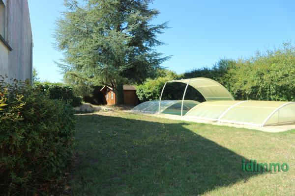 BELLE MAISON DE CONSTRUCTION TRADITIONNELLE DE 100 M2 SUR UN TERRAIN CLOS DE 1000 M2 . AU CENTRE DE LA JARRIE. La Jarrie (17220)