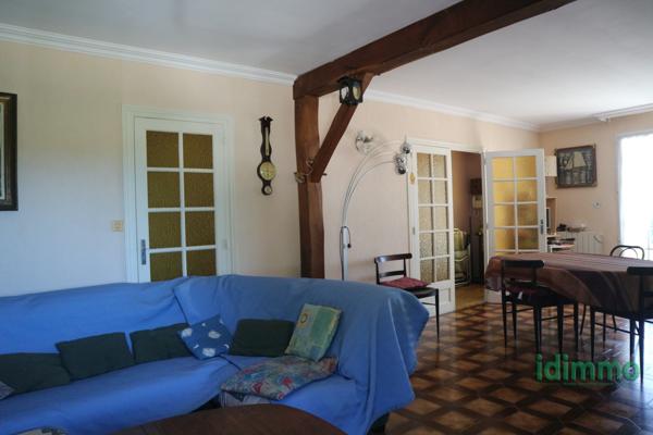 BELLE MAISON DE CONSTRUCTION TRADITIONNELLE DE 100 M2 SUR UN TERRAIN CLOS DE 1000 M2 . AU CENTRE DE LA JARRIE. La Jarrie (17220)