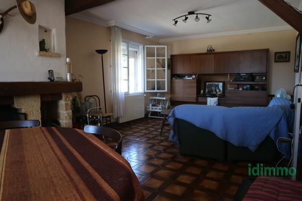 BELLE MAISON DE CONSTRUCTION TRADITIONNELLE DE 100 M2 SUR UN TERRAIN CLOS DE 1000 M2 . AU CENTRE DE LA JARRIE. La Jarrie (17220)