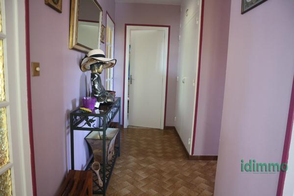 BELLE MAISON DE CONSTRUCTION TRADITIONNELLE DE 100 M2 SUR UN TERRAIN CLOS DE 1000 M2 . AU CENTRE DE LA JARRIE. La Jarrie (17220)