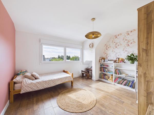 Maison
         7 pièces
        - 164 m² Exclusivité 399 000 € *