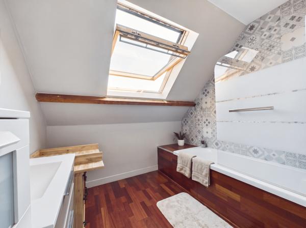 Maison
         7 pièces
        - 164 m² Exclusivité 399 000 € *