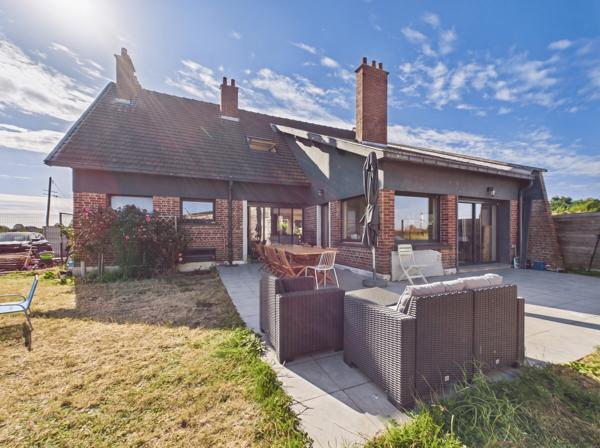 Maison
         7 pièces
        - 164 m² Exclusivité 399 000 € *